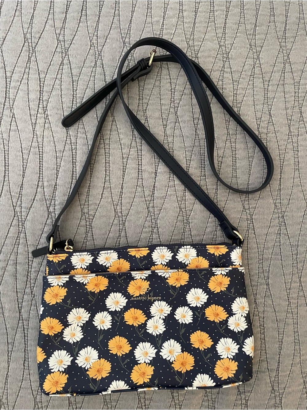 NWOT Nanette Lepore Daisy Flower Crossbody Bag